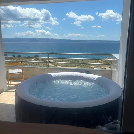 Sea View With Swimming Pool Near Appartamento
