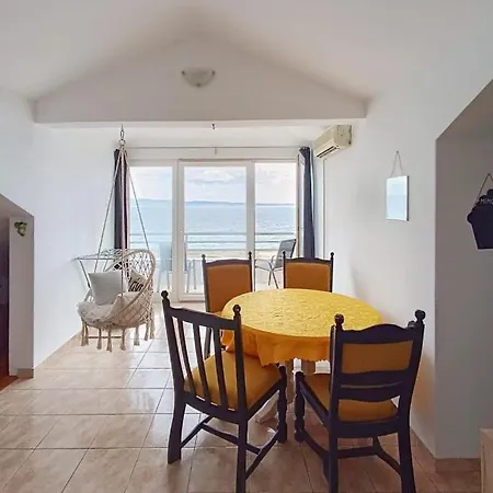 Sea View With Swimming Pool Near Apartament