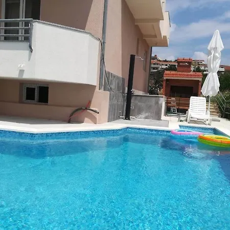 Sea View With Swimming Pool Near Apartment Split