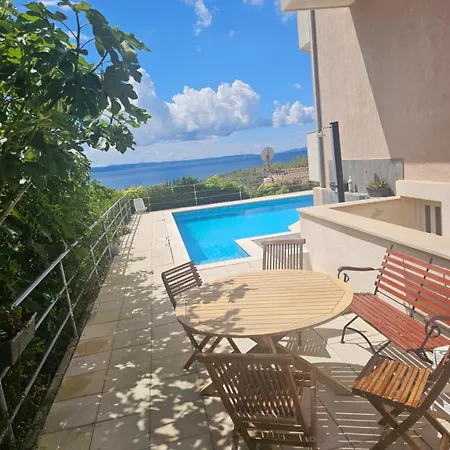 Sea View With Swimming Pool Near Apartment