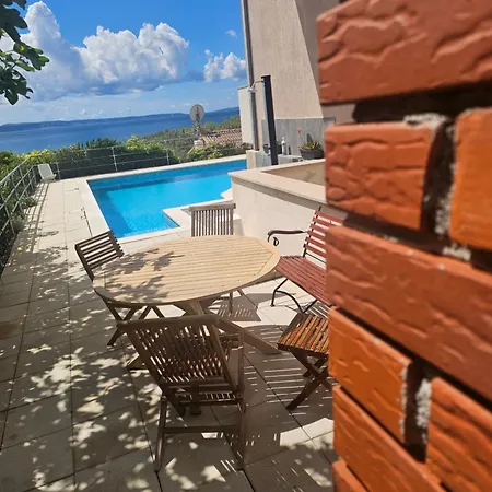 Apartment Sea View With Swimming Pool Near
