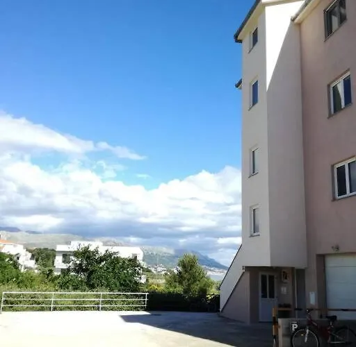 Sea View With Swimming Pool Near