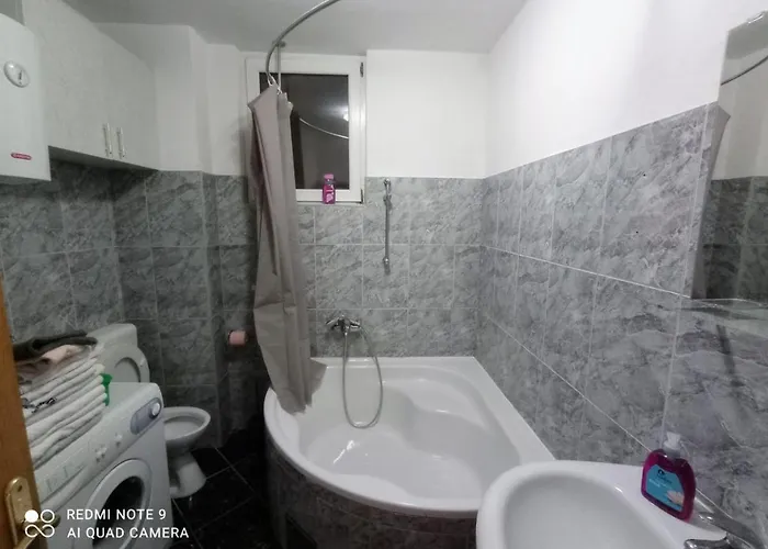 Sea View With Swimming Pool Near דירה *