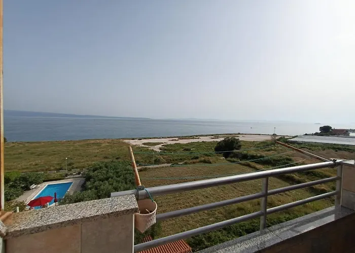 Sea View With Swimming Pool Near דירה *