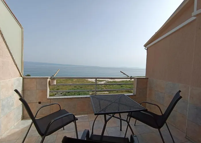 Sea View With Swimming Pool Near דירה *