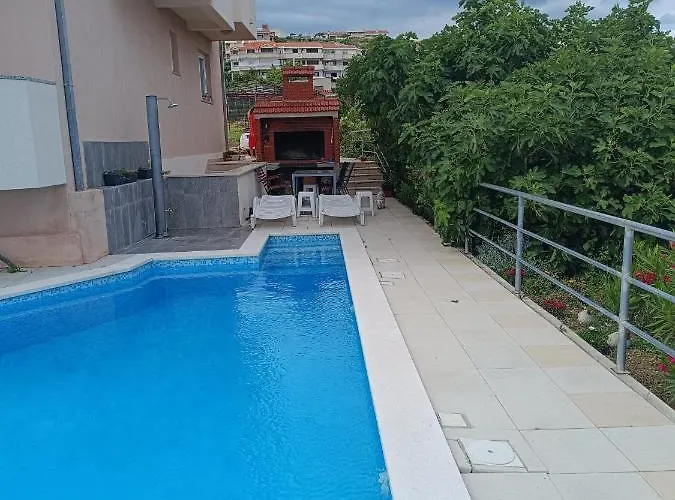 Sea View With Swimming Pool Near ספליט