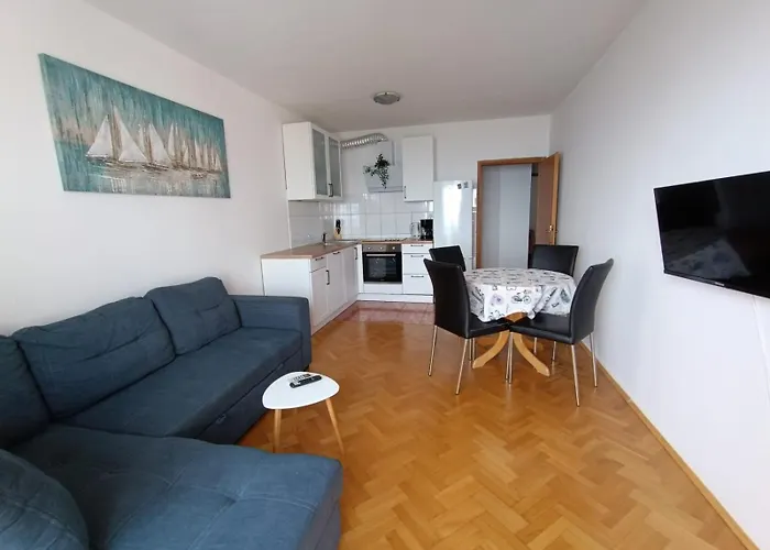 Sea View With Swimming Pool Near דירה ספליט