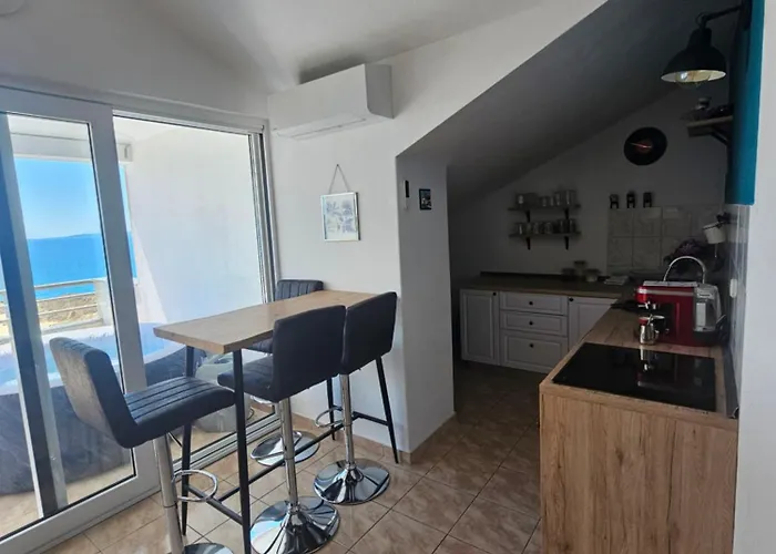 דירה Sea View With Swimming Pool Near