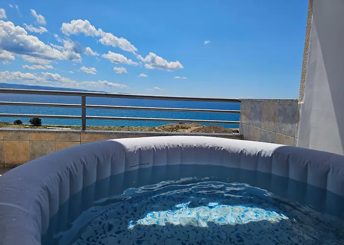 Sea View With Swimming Pool Near דירה