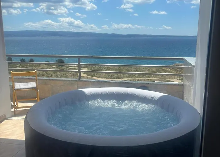 Sea View With Swimming Pool Near דירה